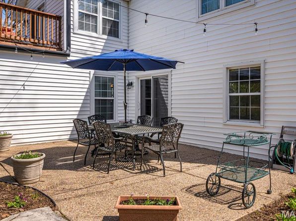 827 Yosemite Dr, Saint Louis, MO 63122