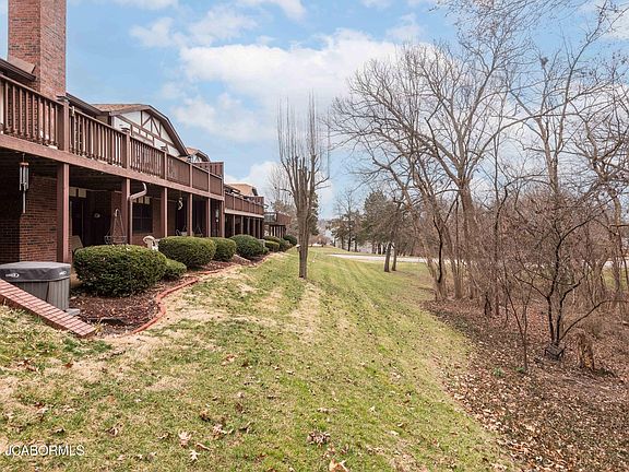 3rd image of 634 Hobbs Rd