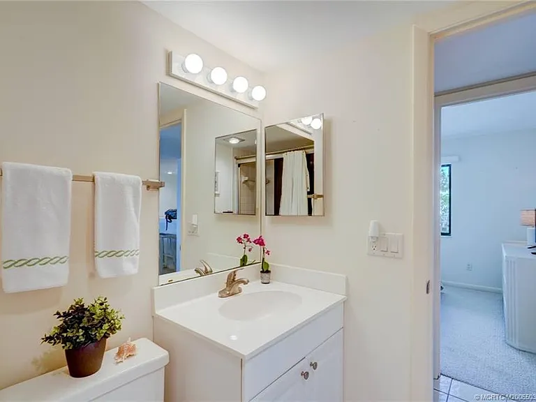5593 NE Gulfstream Way — Photo 29