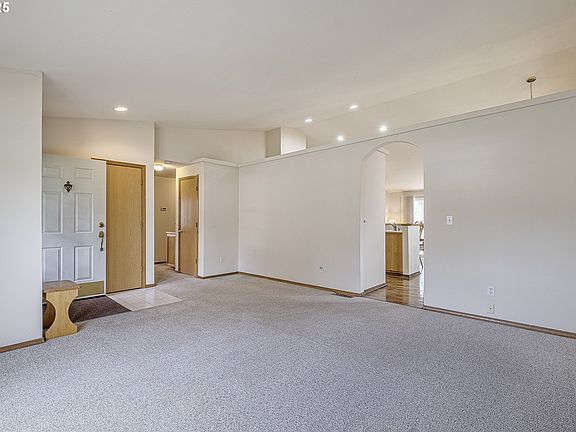4th image of 272 NE Lenox St