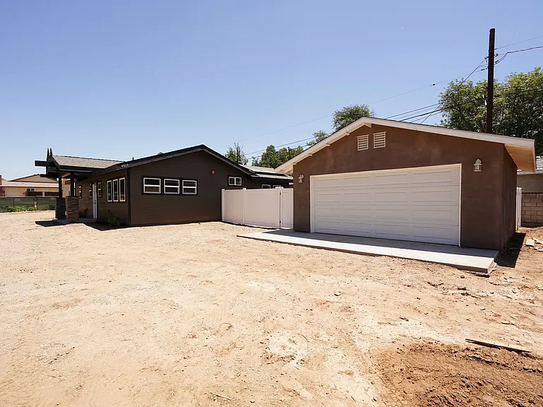 4805 Charlotte Way — Photo 62