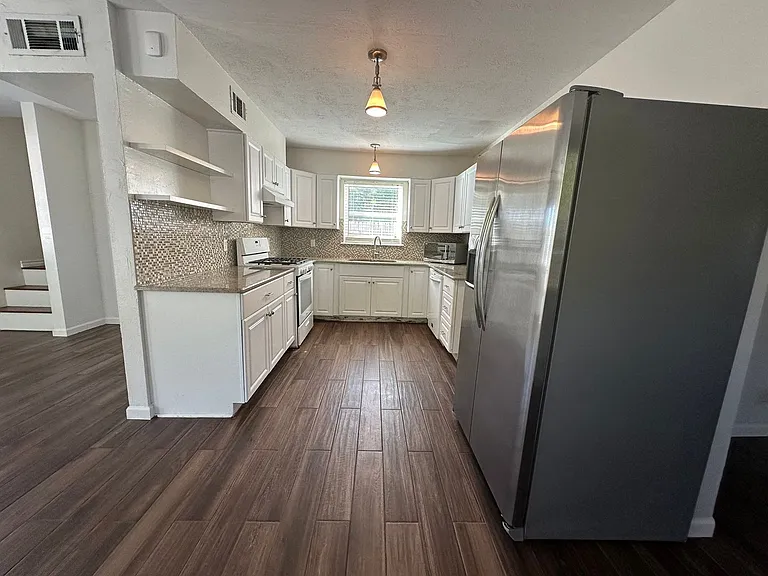 2108 Westchester Dr — Photo 10
