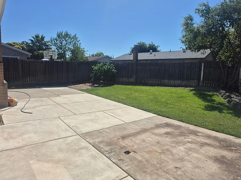 9100 Clendenen Way — Photo 4