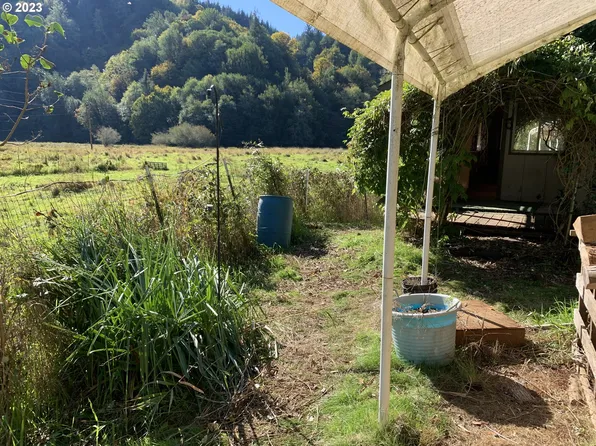 96694 Morgan Creek Ln, Coos Bay, OR 97420