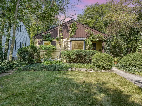 834 Gardner Rd, Flossmoor, IL 60422