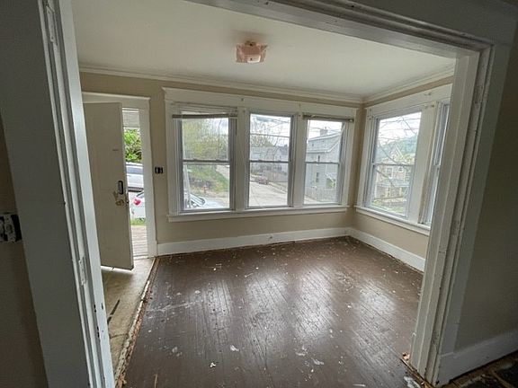 3rd image of 810 E Gaskill Ave