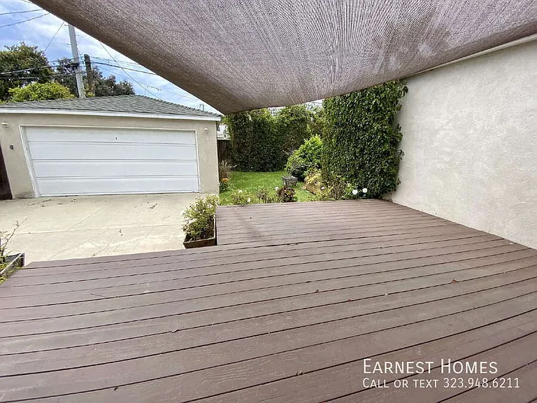 2577 S Bundy Dr — Photo 23