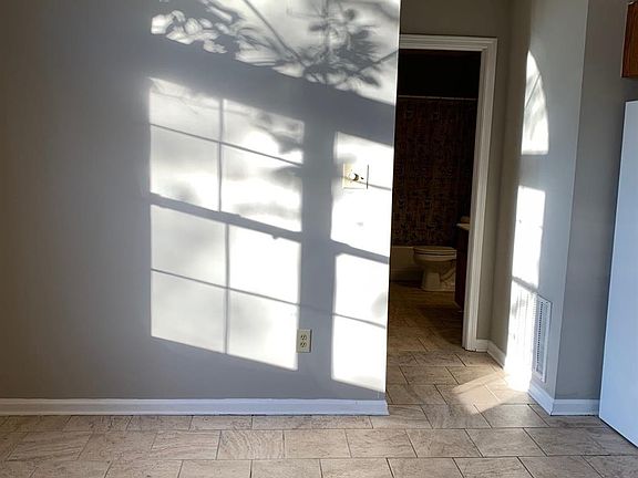 3rd image of 104 Ellemoor Ln