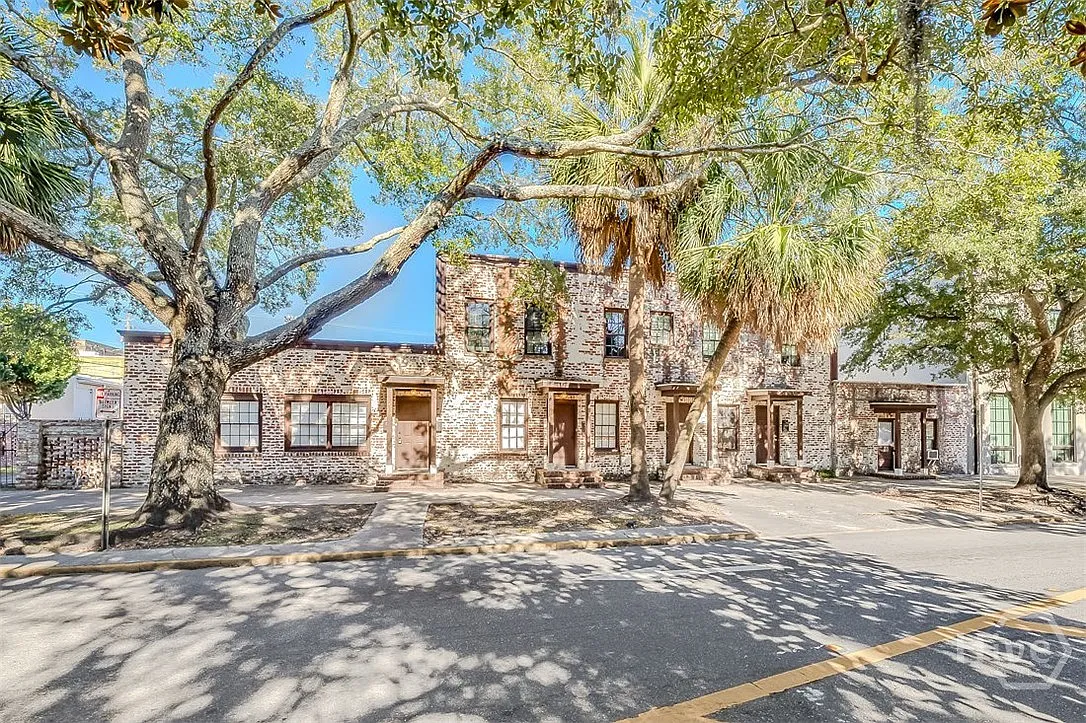 2 bed, 1.0 bath, 950 sqft, $2,000 — Photo 1