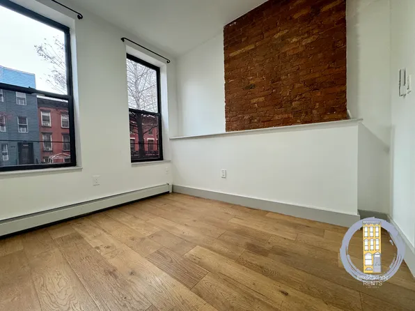 481 Chauncey Street image 7 of 28