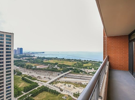 4th image of 1160 S Michigan Ave APT 3604