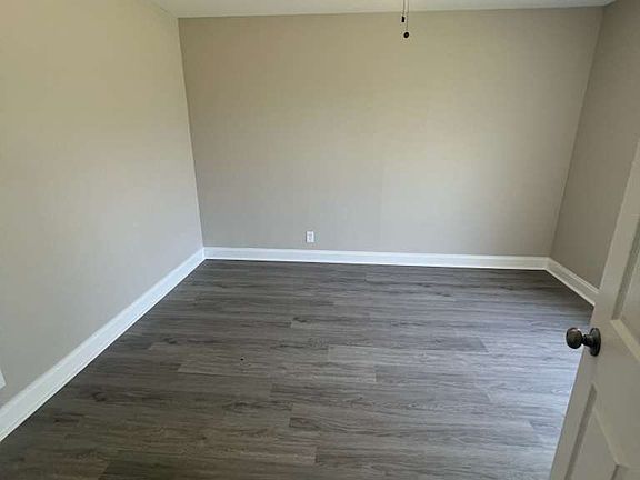 4th image of 170 Ferndale Ln