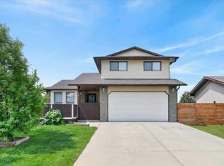 1614 E Harrison St, Crossfield, AB T0M0S0