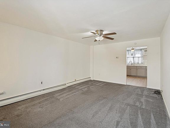 5th image of 623 Wood St