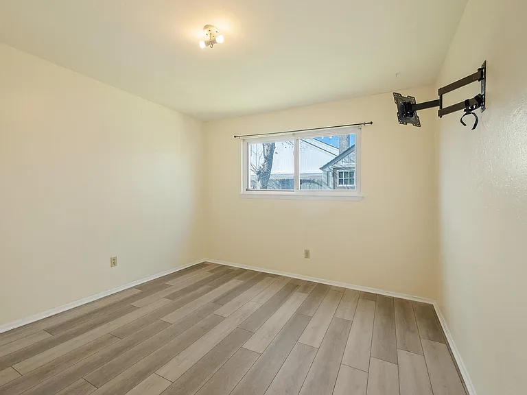 4330 Willow Beach Dr — Photo 26