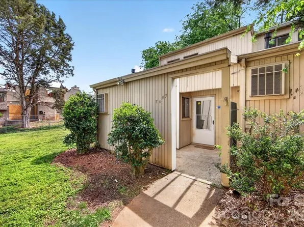 8007 Horse Chestnut Ln, Charlotte, NC 28277