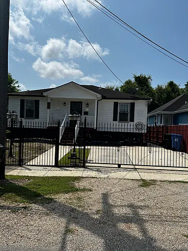2458 Benefit St Photo 1