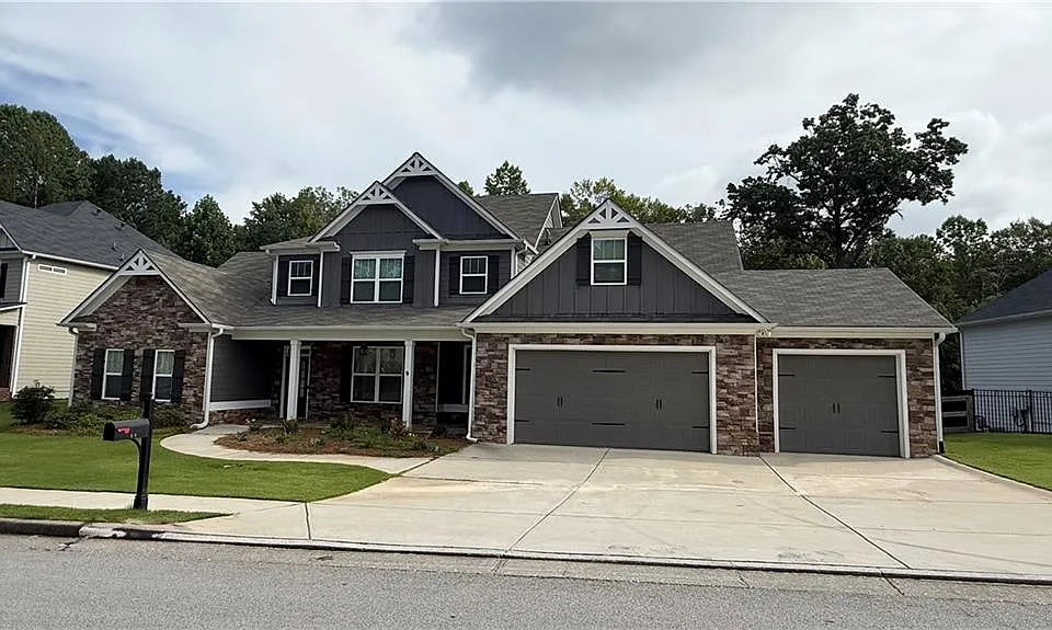 44 Sparkleberry Ln W
