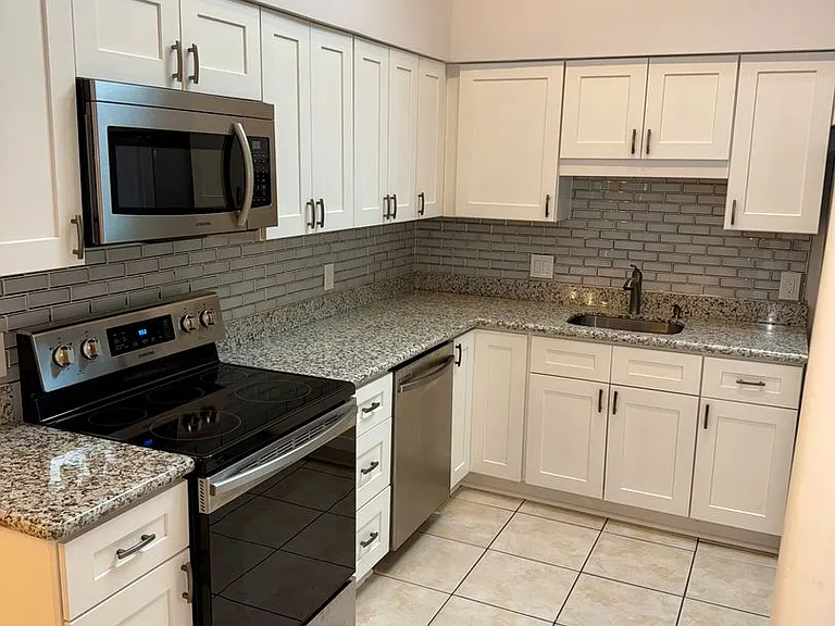 3 Hollycrest Blvd — Photo 7