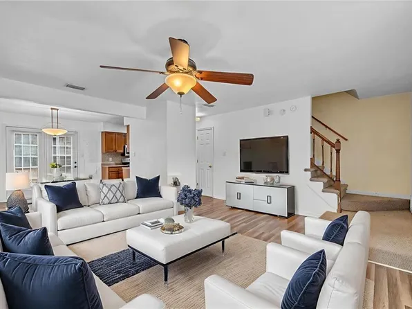 809 Huntly Dr, Chesapeake, VA 23320