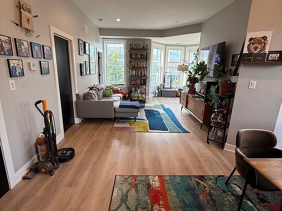 3rd image of 1701 W Division St #3E