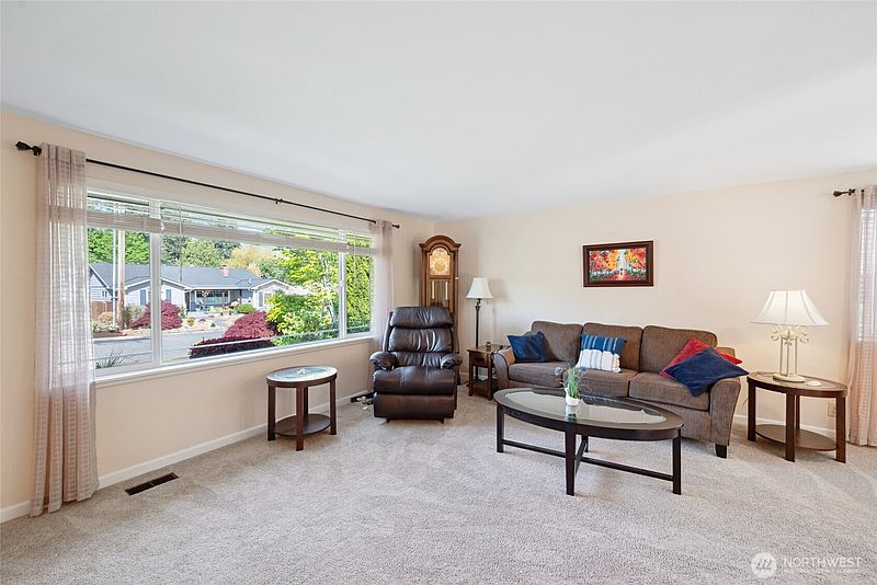 2nd image of 555 4th Avenue S