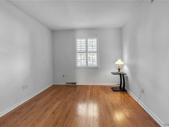 4th image of 12 Brookfield Ln Unit 1
