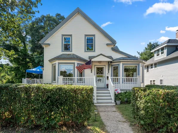 39 Fountain St, Braintree, MA 02184