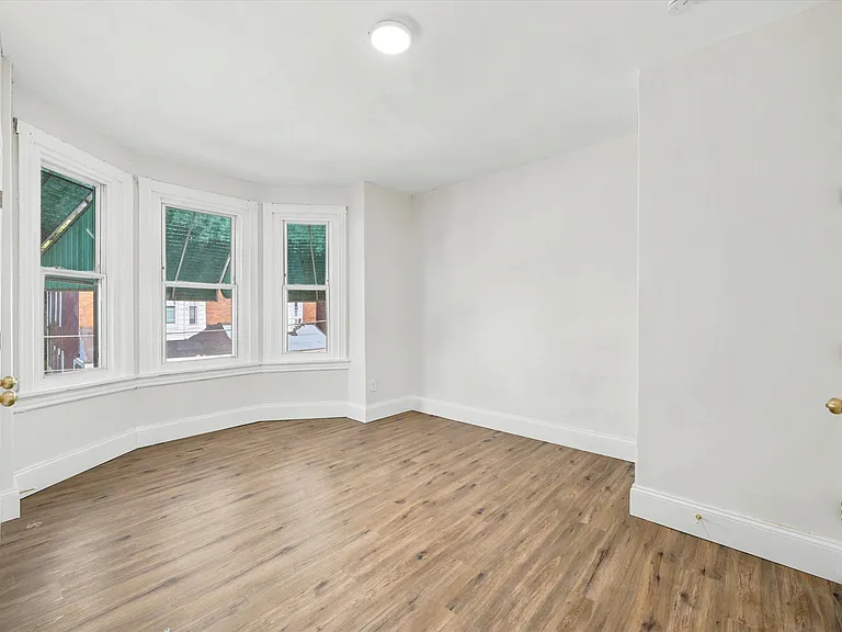 235 N Creighton St — Photo 11