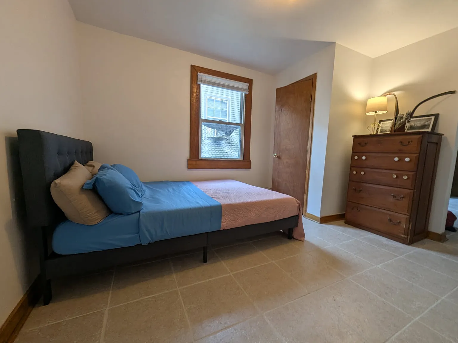 1 bed, 1200 sqft, $1,050 — Photo 1