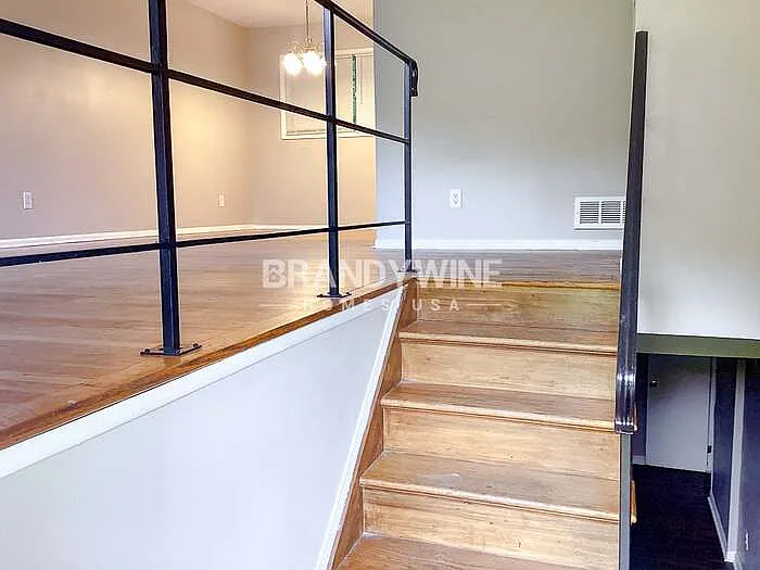 1357 Heather Cir — Photo 5