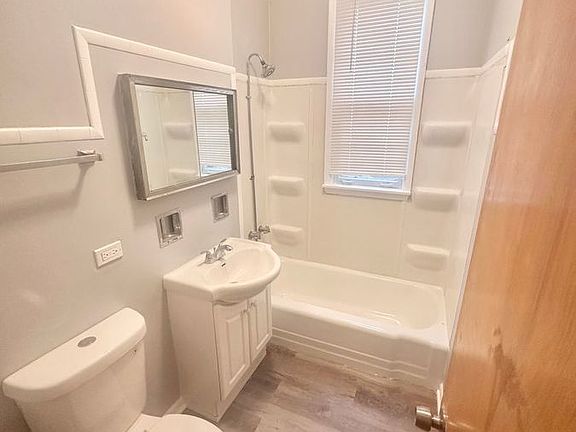 3rd image of 4411 W Walton St #1R