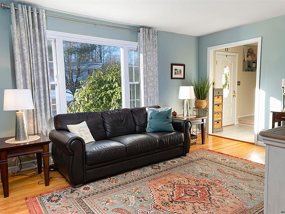 2nd image of 136 Hathorn Blvd