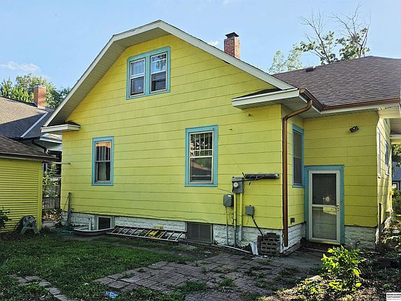 2nd image of 834 Elmwood Ave