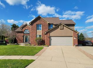 24199 Pointe Dr, Macomb, MI 48042