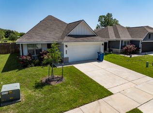 105 Dove Landing Ct, Navasota, TX 77868