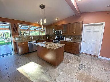 4th image of 13626B SE 10th St