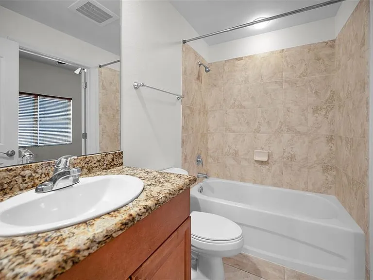 606 Wells Ct #202 — Photo 8