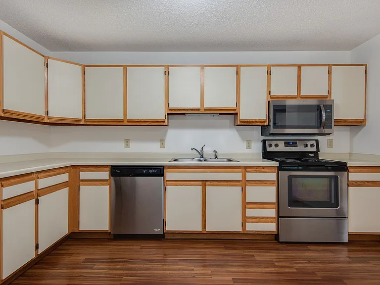 Vernon Oaks Apartments — Photo 5