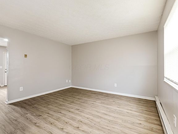 3rd image of 524 Clarendon Ave