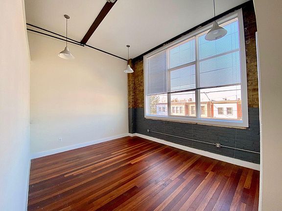 4th image of 3419 Richmond St #203