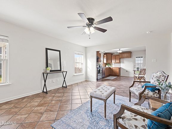 3rd image of 300 Oak Springs Ln