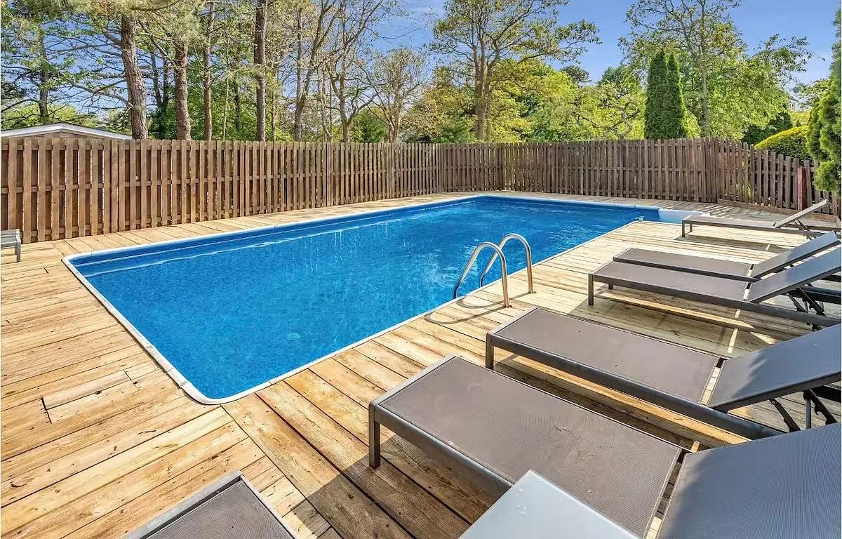 Crisp Southampton Middle Pond Home — Photo 3