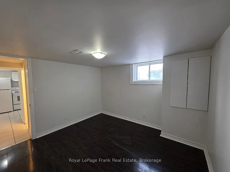 44 Billingsgate Cres — Photo 10