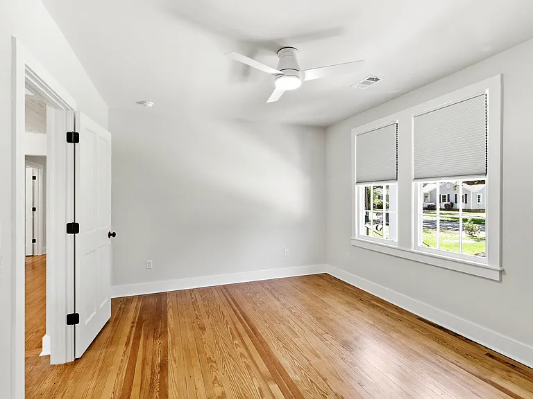 413 Meritta Ave — Photo 24