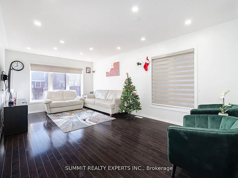 39 Donomore Dr #UPPER — Photo 10