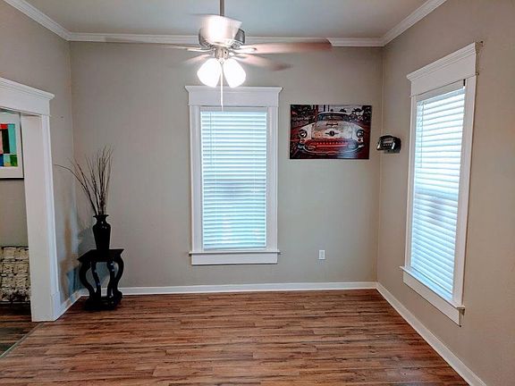 2nd image of 4929 Curzon Ave