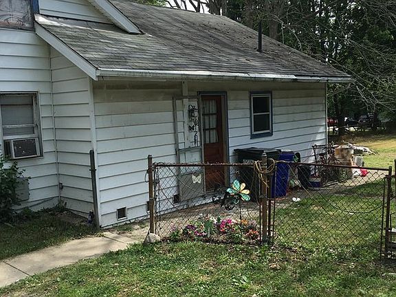 2nd image of 162 N Diamond St