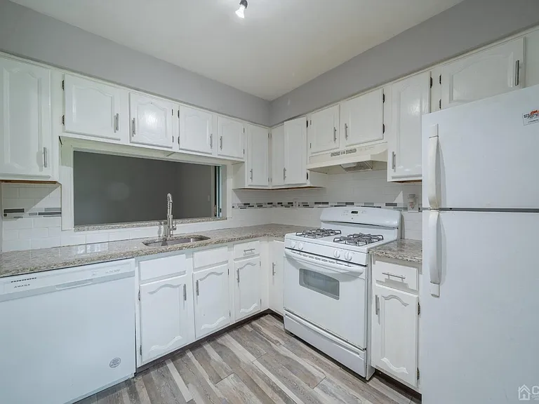 1612 Woodbridge Commons Way — Photo 4