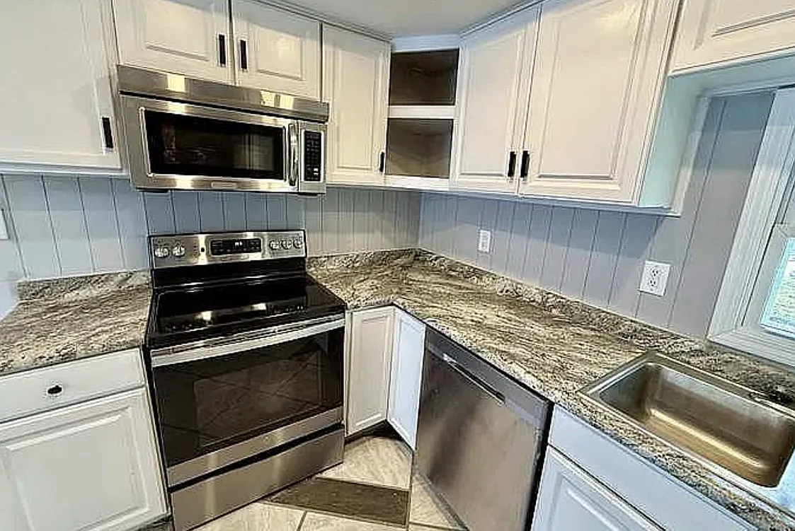 3 bed, 886 sqft, $1,100 — Photo 2